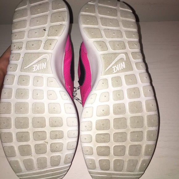 Nike Roshe Run Pink - Picture 6 of 7